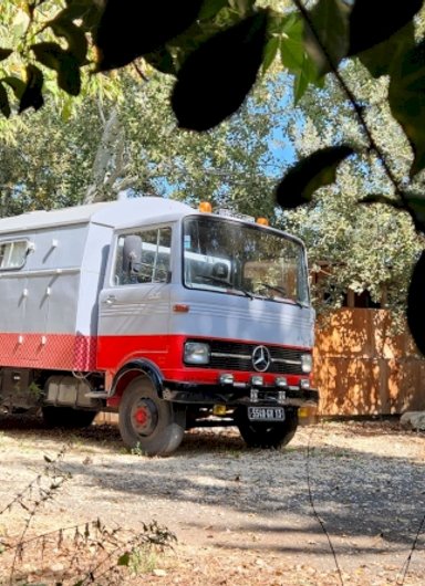 Le Truck-Lodge le 608 - Spa à Saint-Andiol