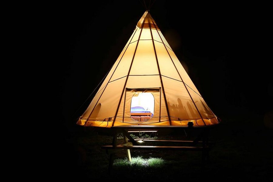Hébergement AbracadaRoom : Tipi au bord d'un lac - Image 3
