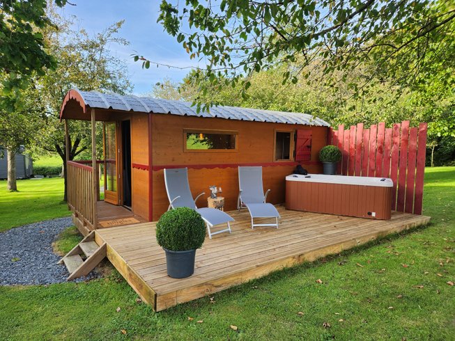 Hébergement AbracadaRoom : La Roulotte & spa - Image 1