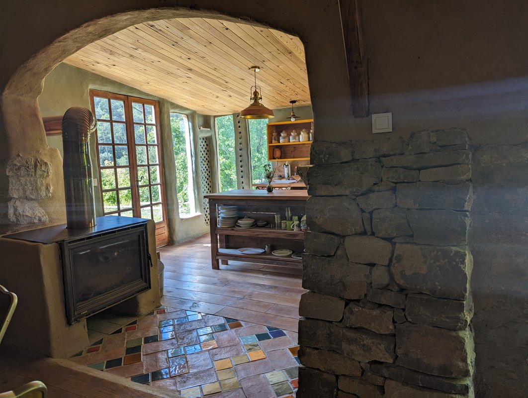 Maison organique à la mauvaise herbe à Barjols (19)