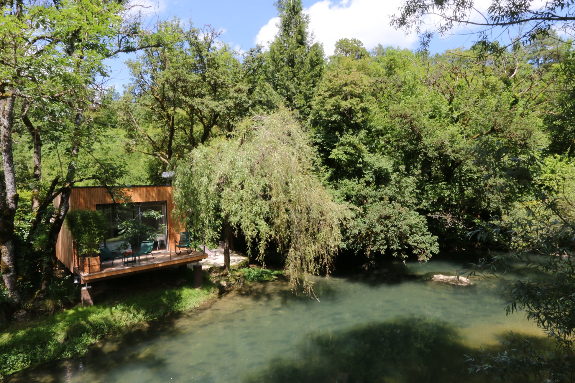 vue_exterieure_cabane_cabane_pont_l_ignon