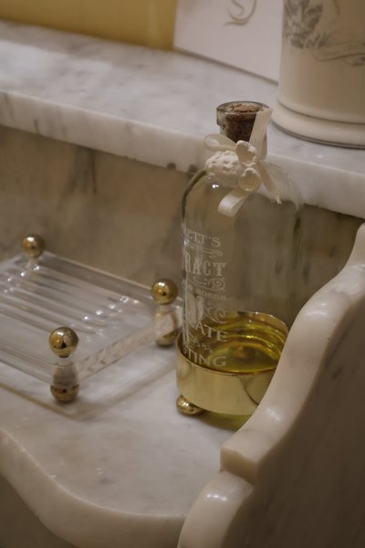 Hébergement AbracadaRoom : Chambre d'hôte Éclat de Renaissance du Château Ste Colombe - Image 3