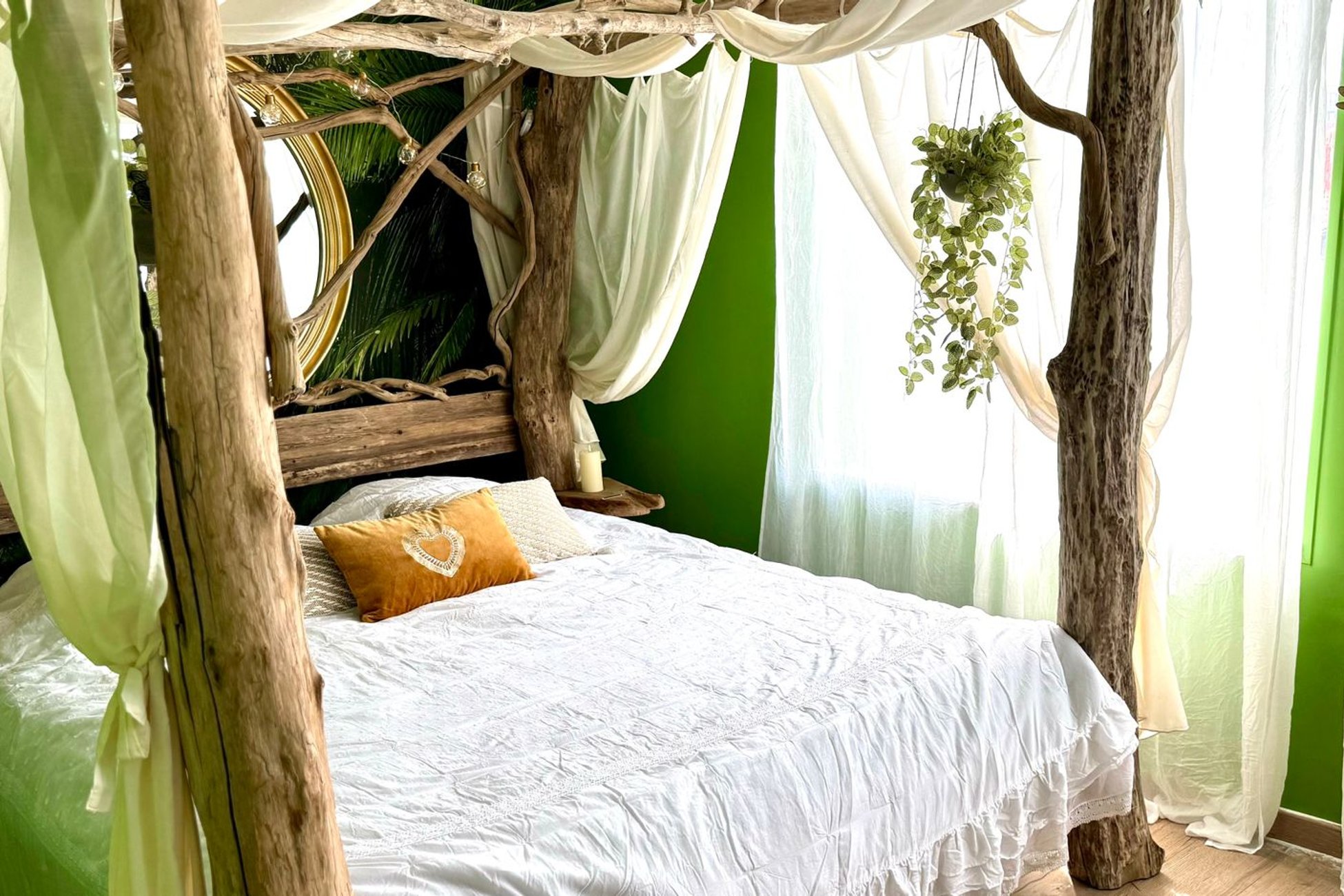 Hébergement UnicStay : Jungle romantique Spa & Cinéma sous les arbres à Amiens