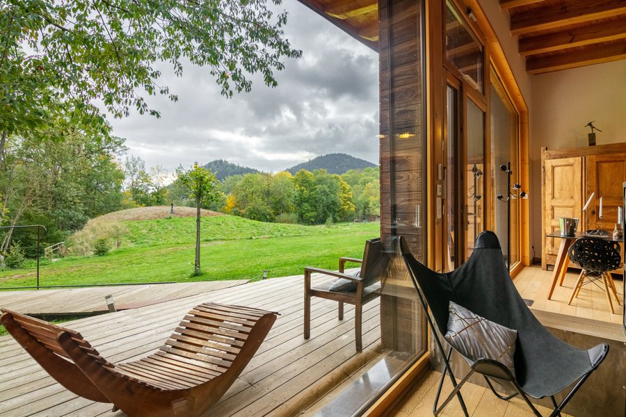 Hébergement AbracadaRoom : La Bulle de Pierre avec Spa privatif - Ecolodge au milieu des volcans - Image 1