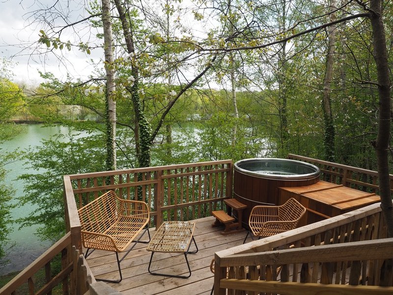 Hébergement AbracadaRoom : Cabanes Familles Spa au Bord de l'Eau - Image 15