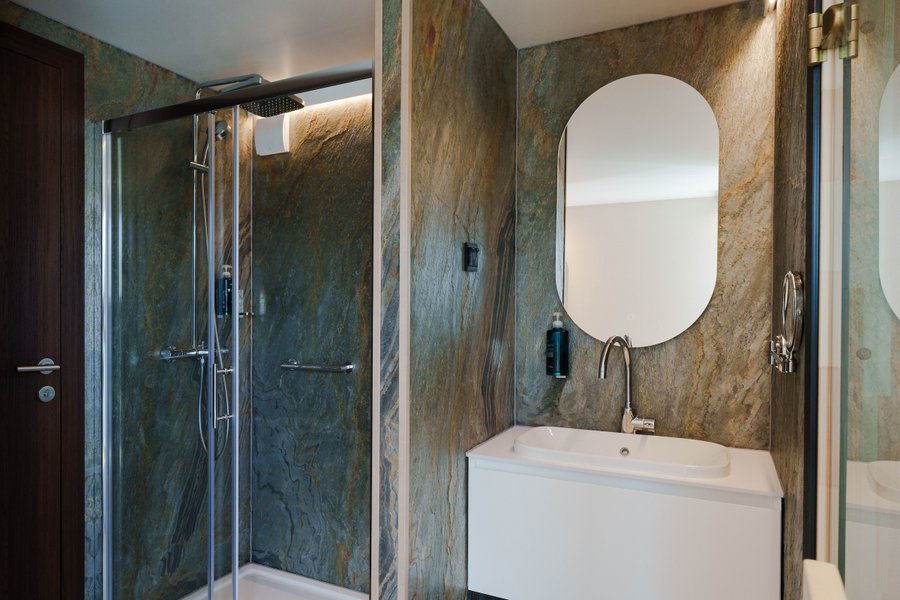 Hébergement AbracadaRoom : Suite flottante Supérieure Lit king-size Balnéo Sauna - Image 9