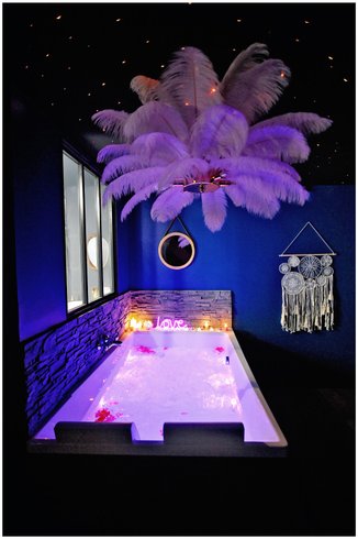 Hébergement AbracadaRoom : La suite 7ième ciel ÉTOILÉ, SPA XXL, 5 min du centre - Image 3