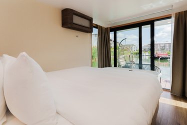 Suite flottante Supérieure Lit king-size Balnéo Sauna à L'isle Adam (3)