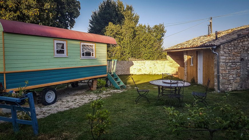 Hébergement AbracadaRoom : Roulotte climatisée avec piscine naturelle - Image 6