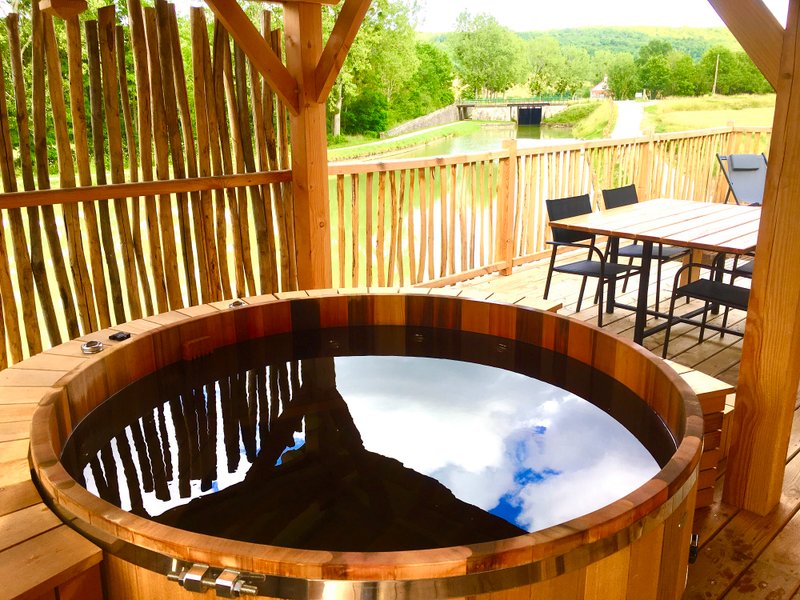 Hébergement AbracadaRoom : La Cabane Spa Rose des Vents - Image 4