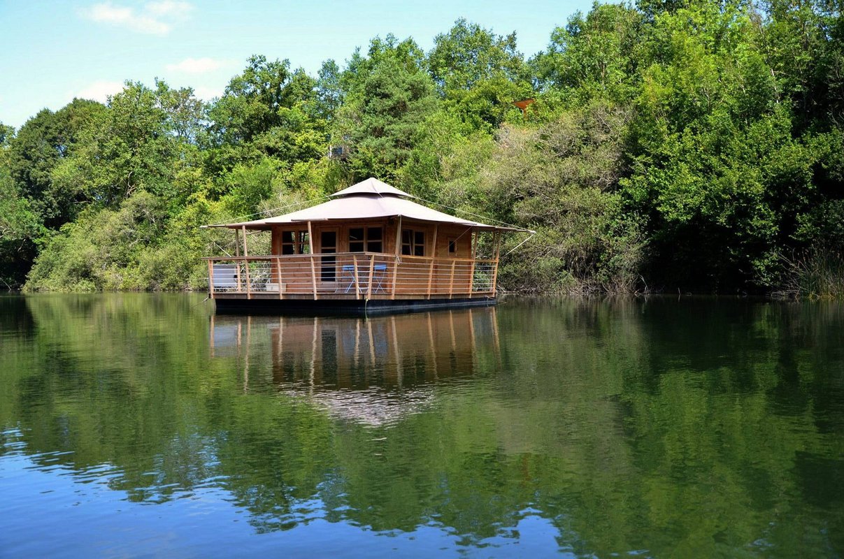cabane flottante exterieur 1