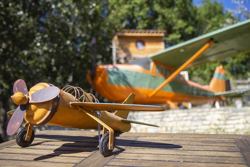 Hébergement AbracadaRoom : Avion Cessna et sa Tour de Contrôle - Image 9