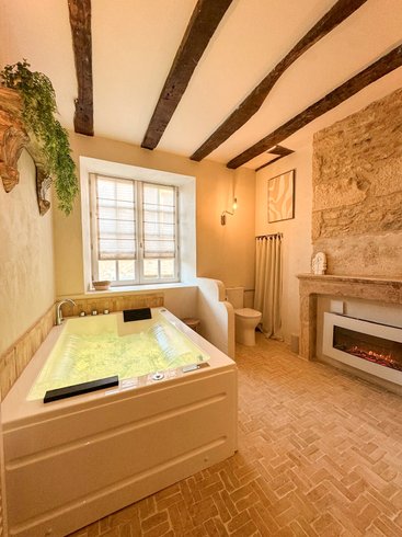 Hébergement AbracadaRoom : La Suite N⁰7 & Spa, parenthèse amoureuse à Sarlat - Image 1