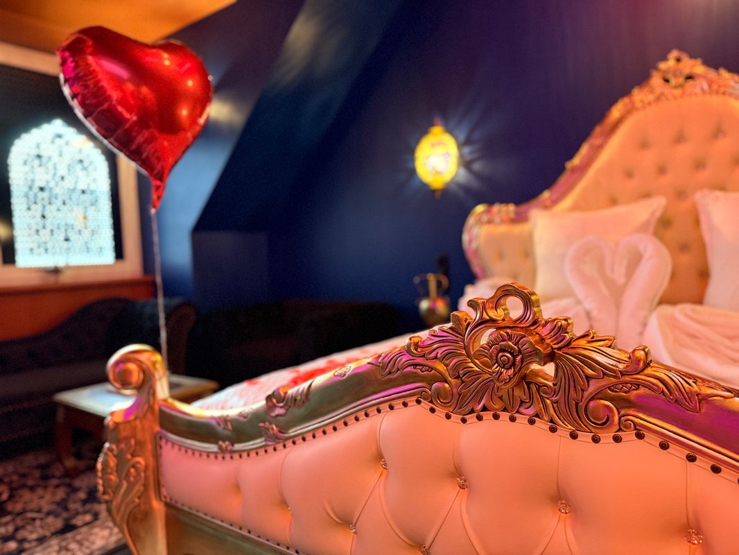 Le Palais des Mille et Une Nuits - Love Room, Jacuzzi, Pièce Secrète à Scheibenhard (2)