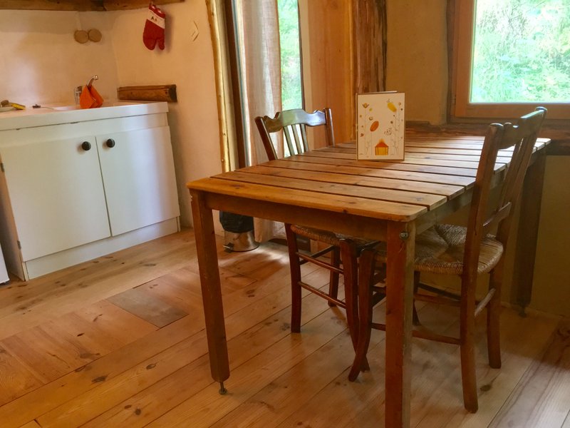 Hébergement AbracadaRoom : Petite cabane en terre-paille - Image 7