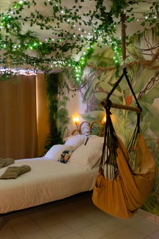 Hébergement AbracadaRoom : L'Aventurier la Jungle balnéo hamac table de massage Vierzon - Image 6