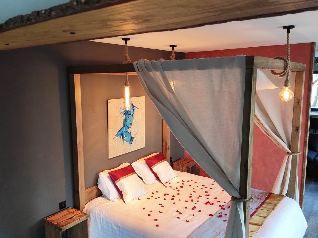 Villa Couple Baignoire Jacuzzi et Filet à Calvisson (9)