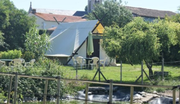 Hébergement AbracadaRoom : Toile trappeur "Le Petit Caribou" - Parc Du Coq à l'Âne - Image 1