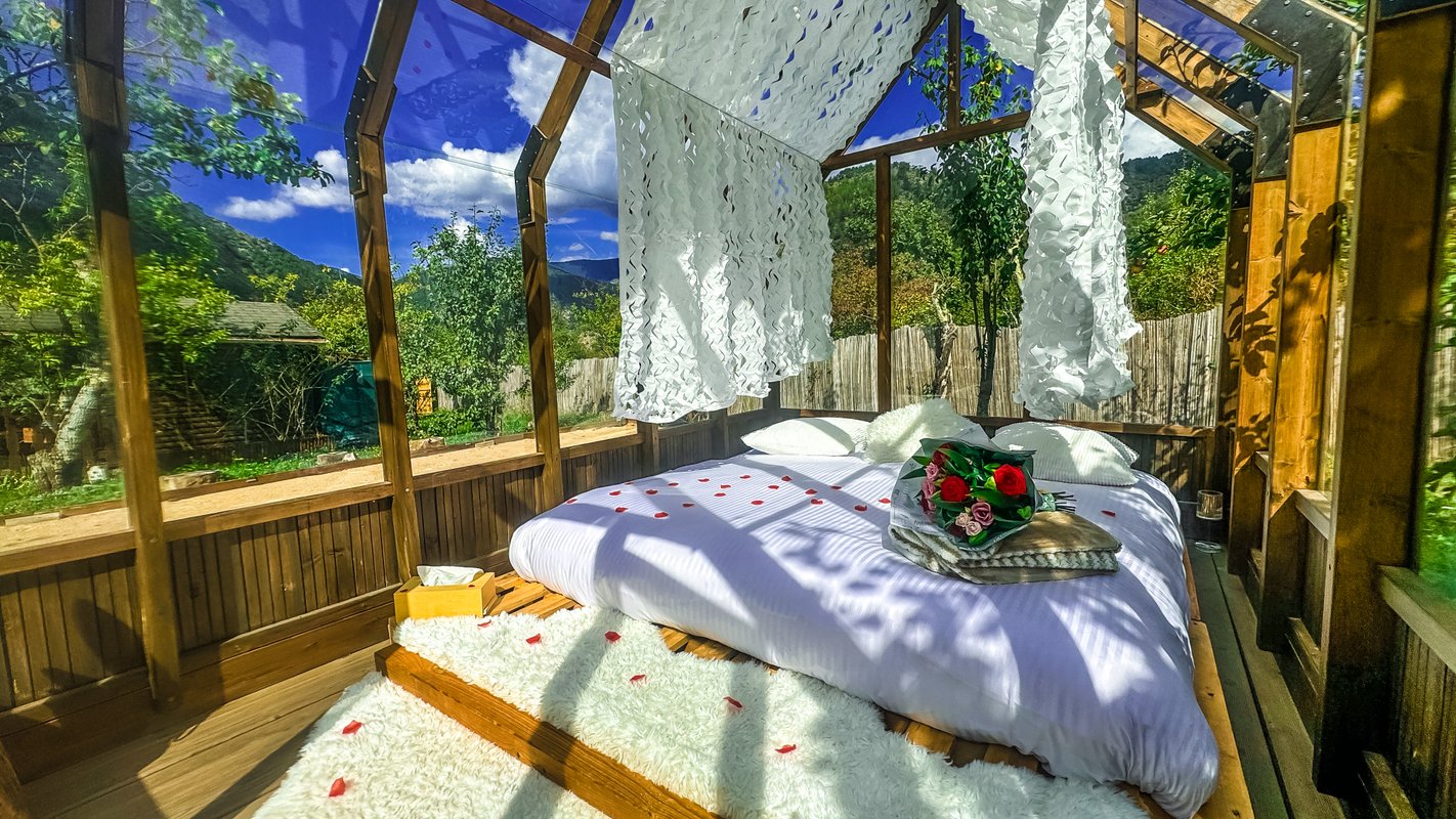 Chalet en verre sous une pluie d’étoiles à Lantosque (59)