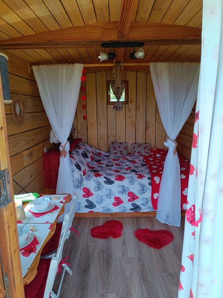 Hébergement AbracadaRoom : Roulotte romantique - Image 2