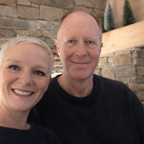 Nous sommes Annemieke et Kees. Nous sommes d'origine Néerlandaise. Enchantés!