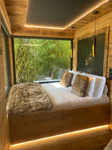 Hébergement AbracadaRoom : Suite Refuge • Écrin de luxe & bain nordique au bord du canal - Image 1