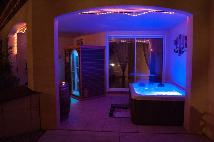 Hébergement AbracadaRoom : Roulotte "La Pinède" & Spa/Sauna privatisable - Image 2