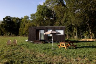 Parcel Tiny House - vignes et chevaux dans la Bresse