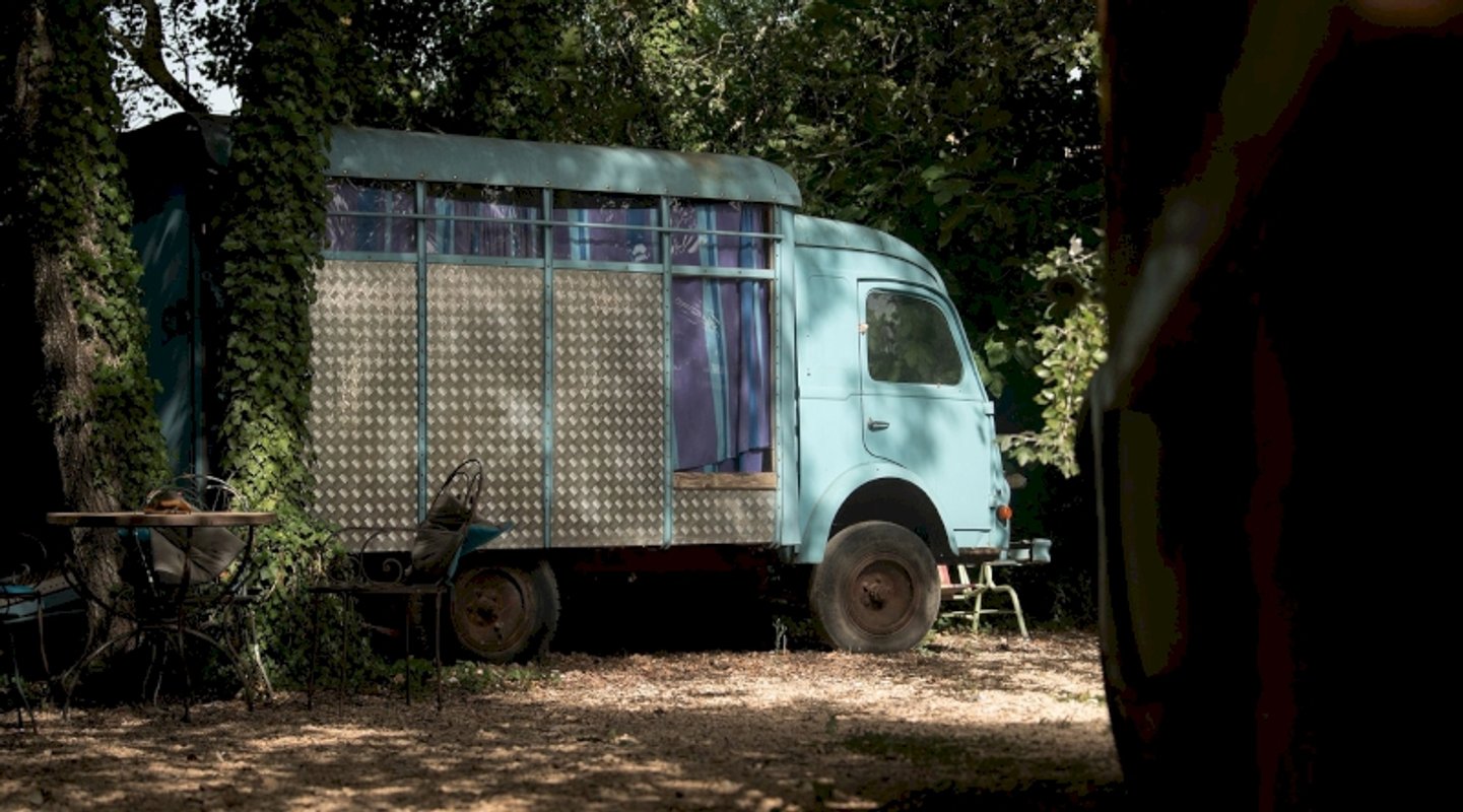 Le Truck-Lodge le GOELETTE - Spa à Saint-Andiol (1)