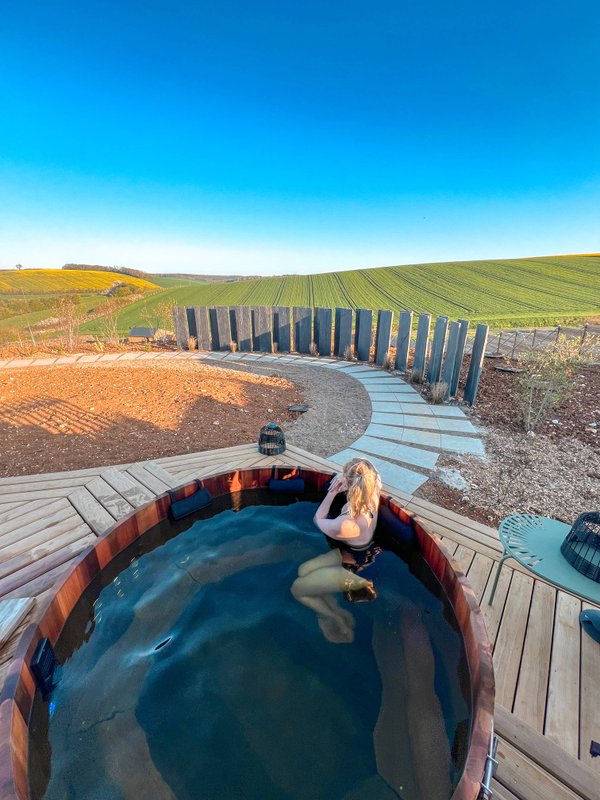 Hestia : Ecolodge de luxe avec bain nordique pour 8-9 personnes à Saint-Mards-En-Othe (1)