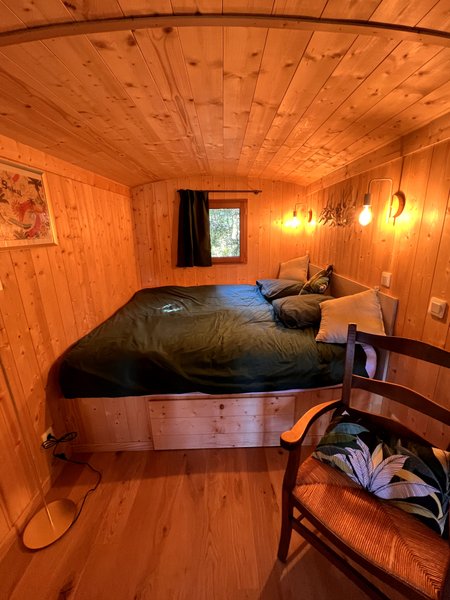 Hébergement AbracadaRoom : La Roulotte de La Garenne - Image 3