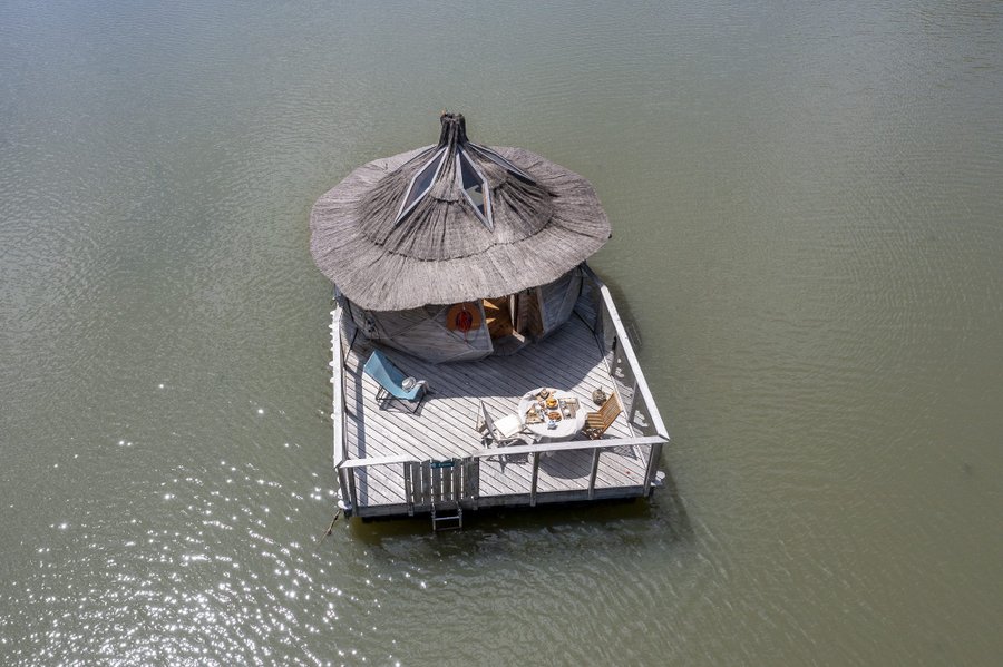 Hébergement AbracadaRoom : Cabane Prestige flottante Cocoon - Image 1