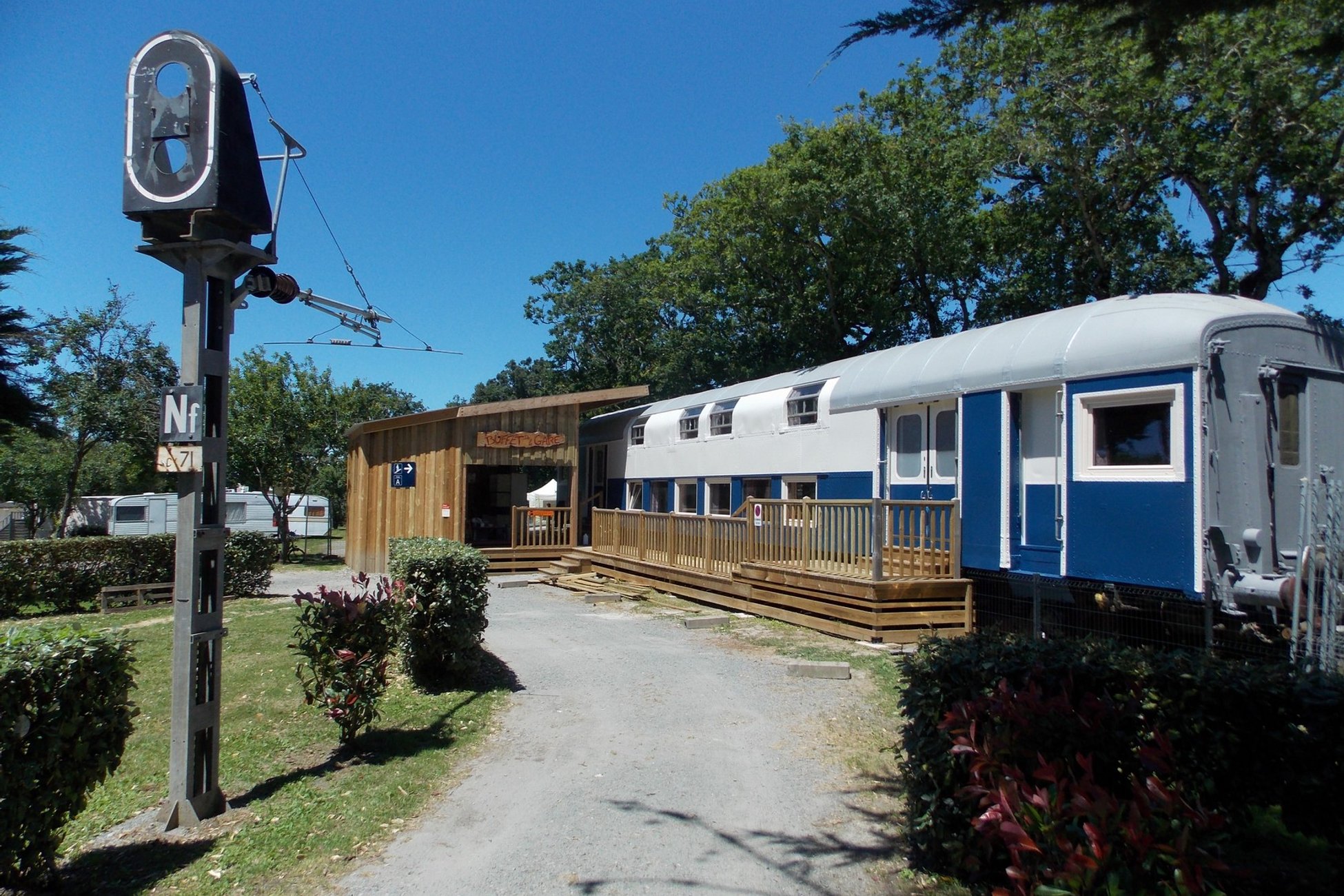 Hébergement UnicStay : Wagon de Train  16 places à Saint Michel Chef Chef
