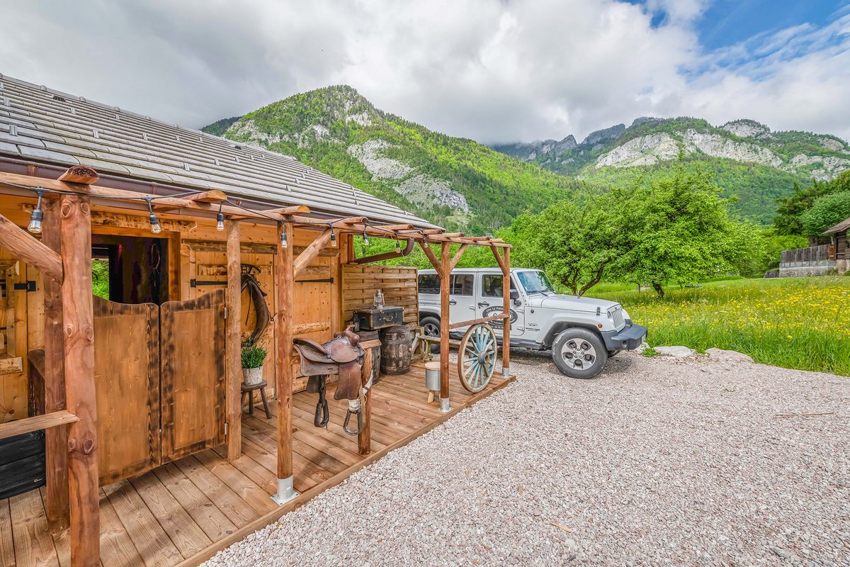 Cabane Le Saloon & Spa à Le Biot (12)