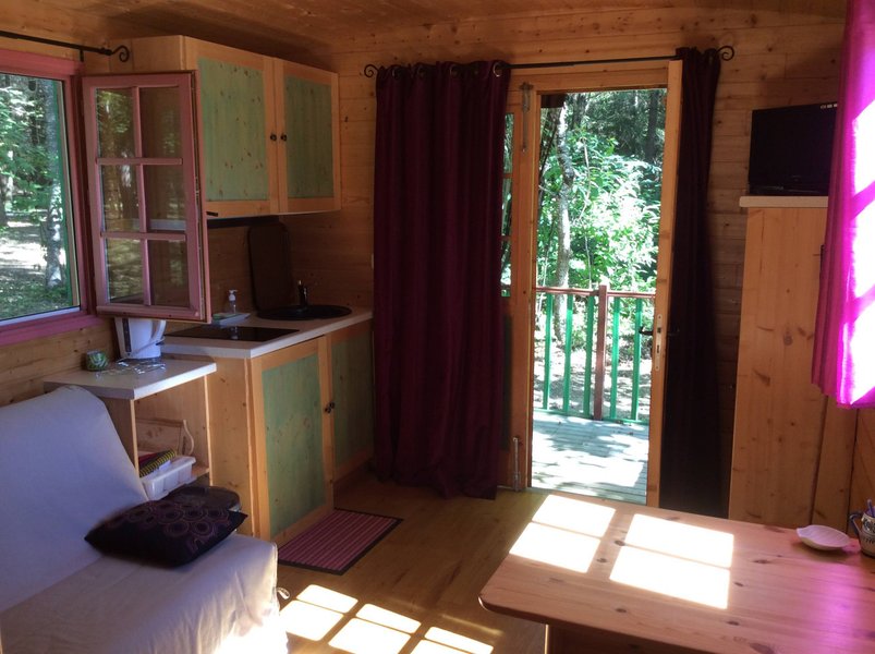 Hébergement AbracadaRoom : Roulotte coté piscine - Image 6