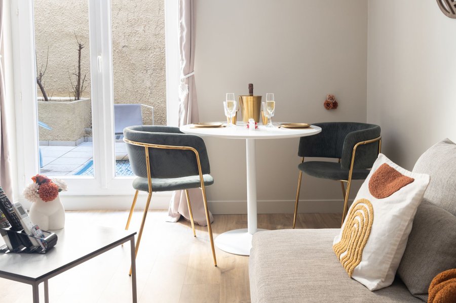 Hébergement AbracadaRoom : Amour & Bulles — Onconventionele & Hybride Love Room | Whirlpool, Tantra & Spannend Universum | Valence - Image 14