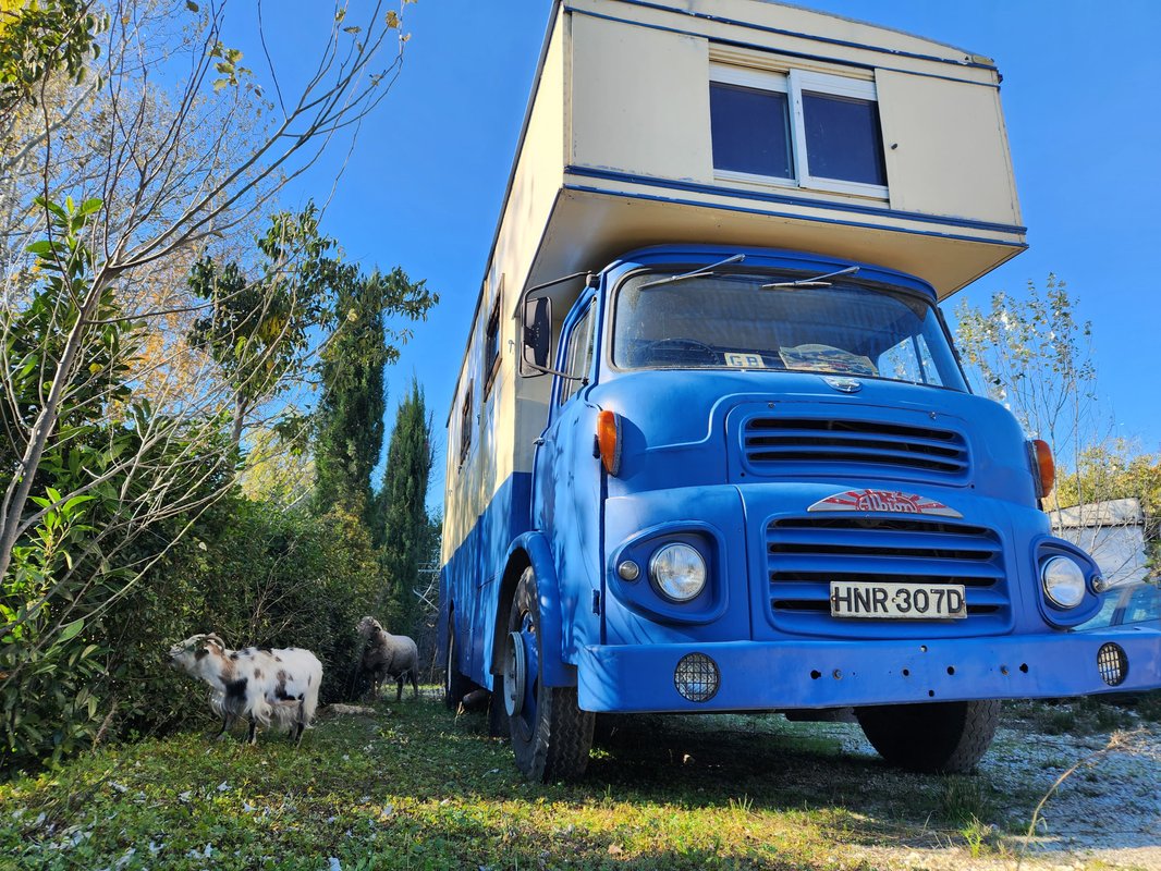 Le Truck-Lodge le ALBION - Spa à Saint-Andiol (1)