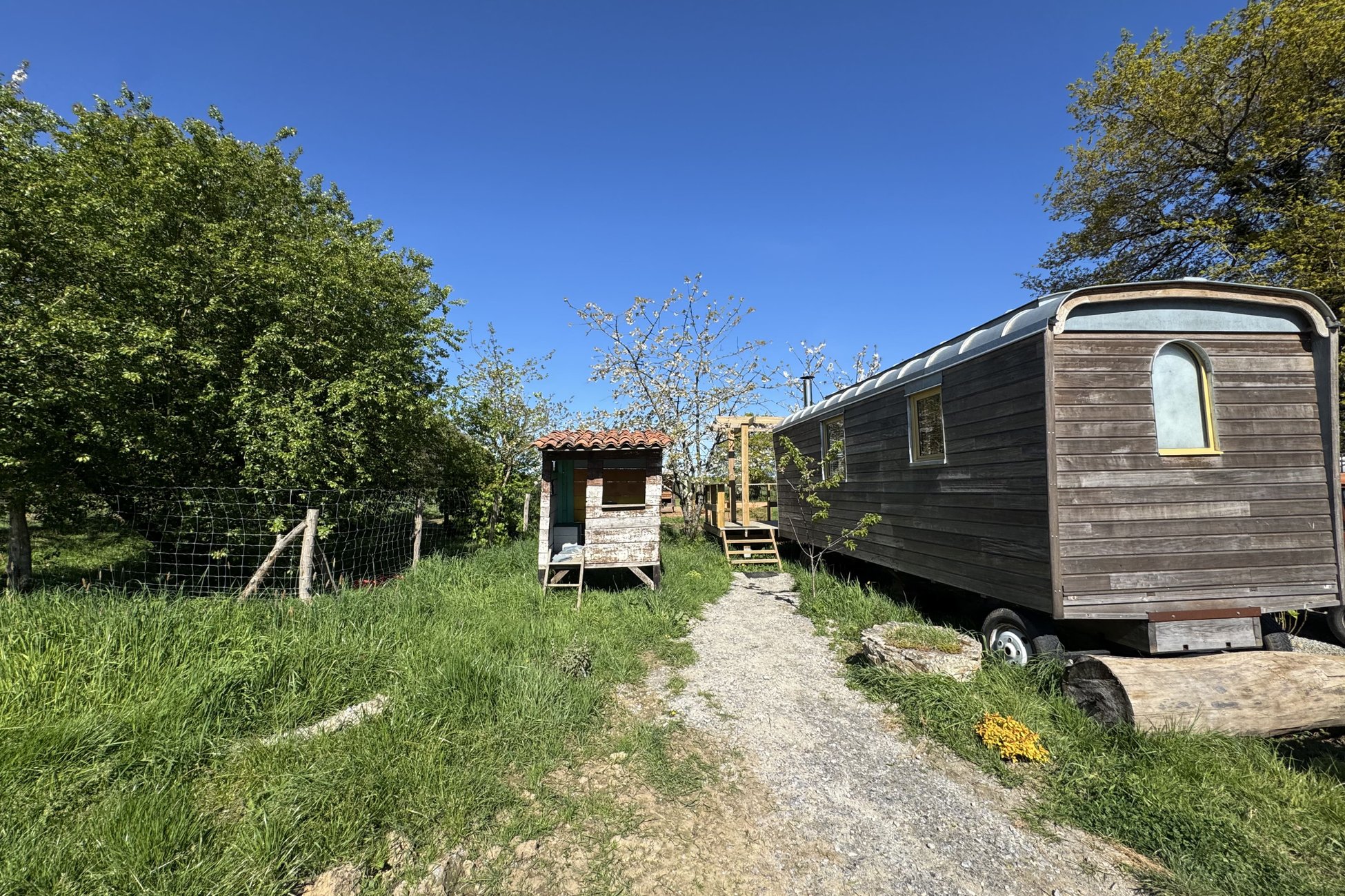 Hébergement UnicStay : La roulotte à la Ferme de Youna & Zélie à Le Cellier
