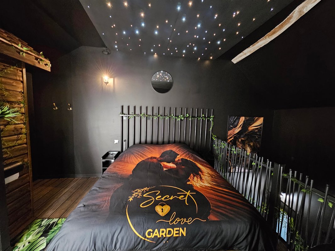 Secret love garden loveroom n'spa à Soleymieu (29)