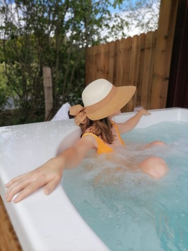 Hébergement AbracadaRoom : La Roulotte Kala et son spa jacuzzi - Image 5