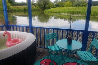 Cottage Flottant Insolite Ouges