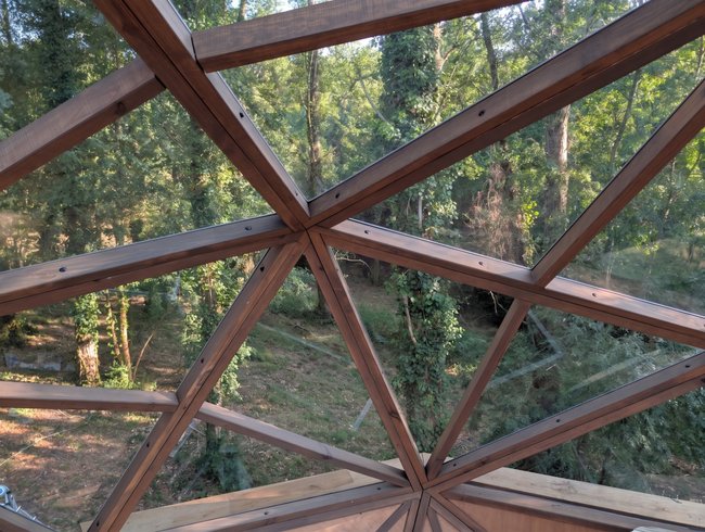 Hébergement AbracadaRoom : Bird House : Sphère Vitrée suspendue dans les Arbres - Image 9