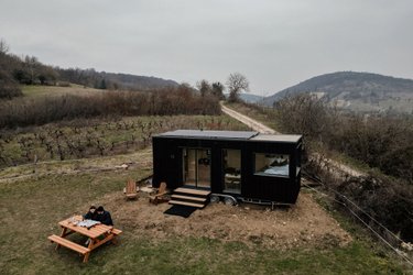 Parcel Tiny House - montagnes et vignes dans l'AOC du Bugey à Revonnas (1)