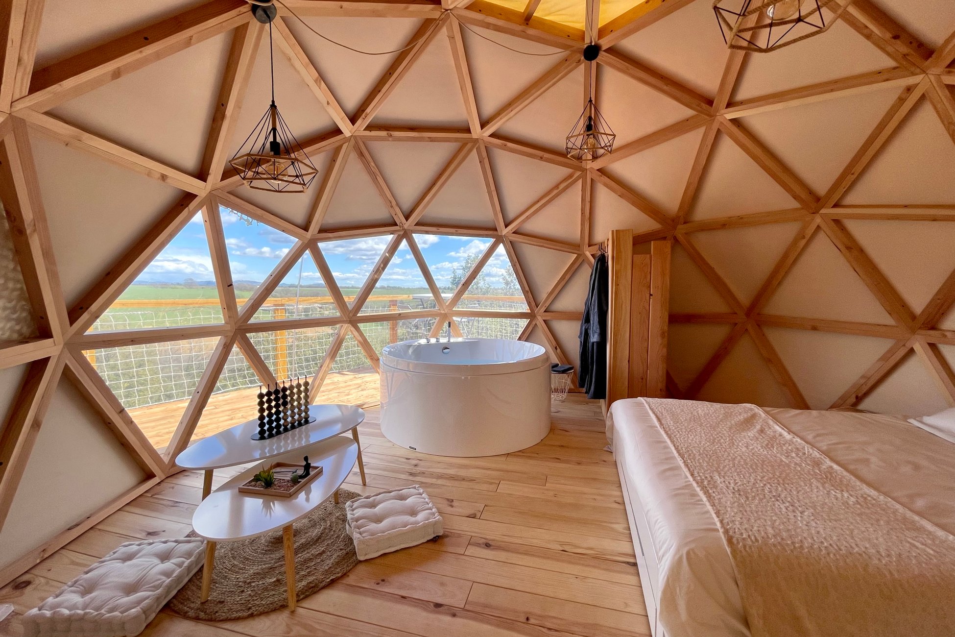 Hébergement UnicStay : Lavan'dôme & baignoire balnéo à Valensole