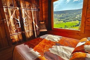 Cabane sur pilotis Cantal