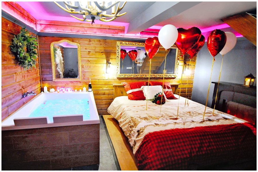 Hébergement AbracadaRoom : Chalet Romantique, SPA XXL, CINÉMA PRIVÉ, 5 min du centre - Image 1