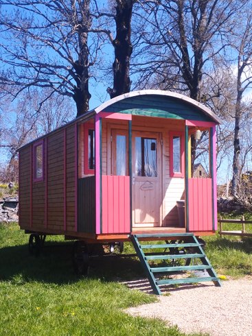 Domaine AbracadaRoom : La roulotte du p'tit Buron - Image 1