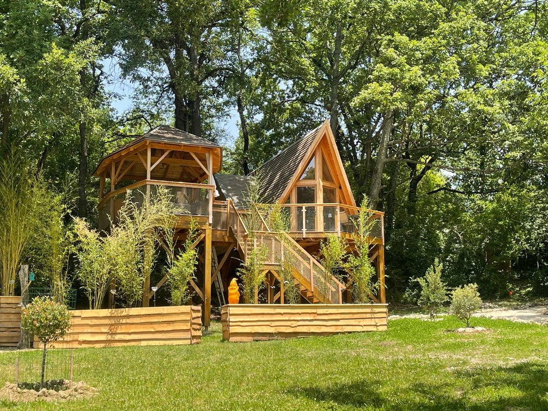 Cabane perchée BLOOMA & Spa à Sarrant (1)