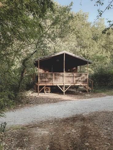 Hébergement AbracadaRoom : Cabane Aiga - Lodge sur pilotis au cœur de la nature, calme & bien-être, réservé aux adultes • linge & ménage inclus • climatisation réversible • cuisine équipée - Image 13