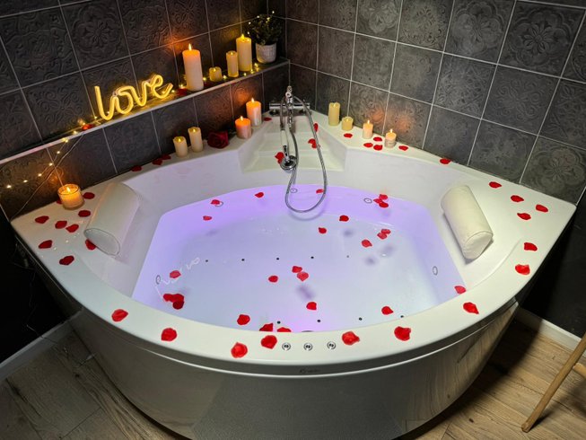 Hébergement AbracadaRoom : Chalet Romantique Spa & Ciné Privé / 10 min centre - Image 21